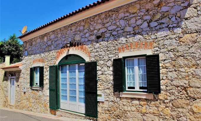 Lamas House | Cozy Casa Rustica do Lagar: Family-Friendly Dining Awaits