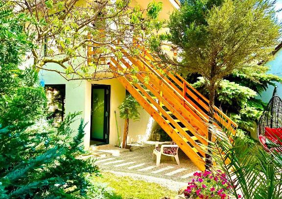 Doua Mai House | Exceptional Stay at Saga: Pet-Friendly with Ocean Views