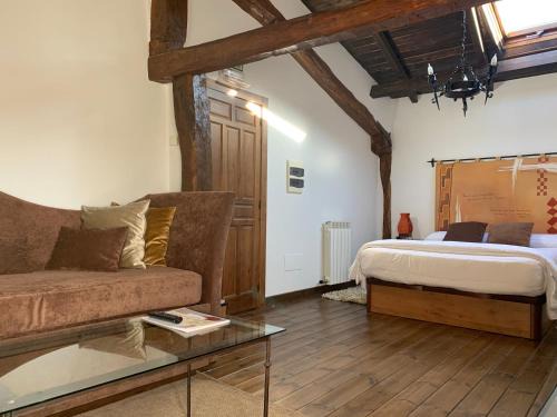 Estollo House | Exceptional Casa San Andres Del Valle with Hot Tub & Breakfast