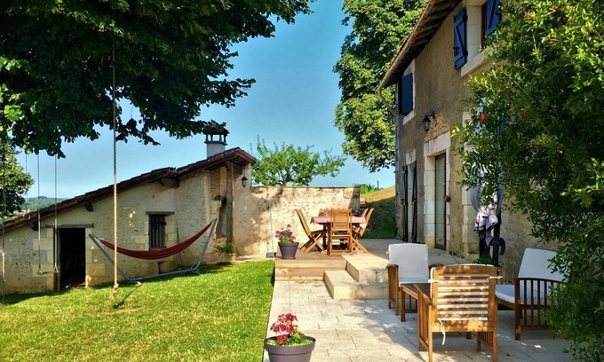 Pillac Bed & Breakfast | Discover Casa Sana: Guest Rated 9.8 with Pool & Restaurant