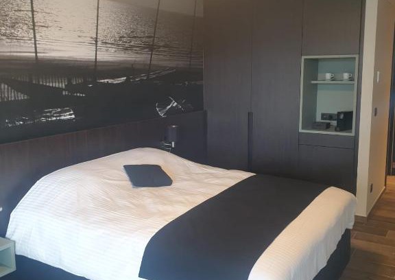 Bredene Bed & Breakfast | Discover Casa Sandy: Oceanfront Getaway for Families