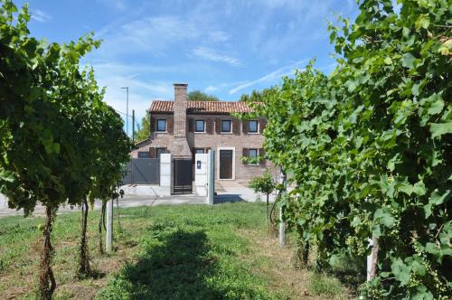 Pontecasale Apartment | Guest Rated 10/10: Casa Sansovino with Family-Friendly Amenities