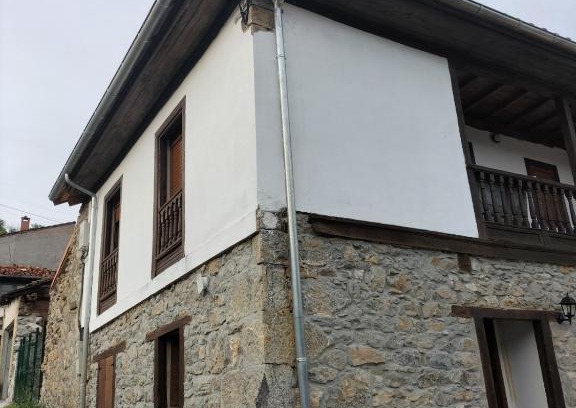 Collanzo Apartment | Family-Friendly Stay at Casa Santibañez de la Fuente