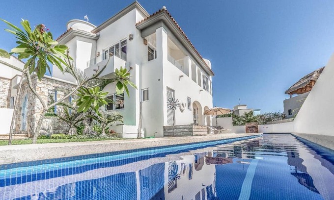 Isla Mujeres Villa | Experience Casa Santosha: 4-Star Stay with Pool & Kitchen