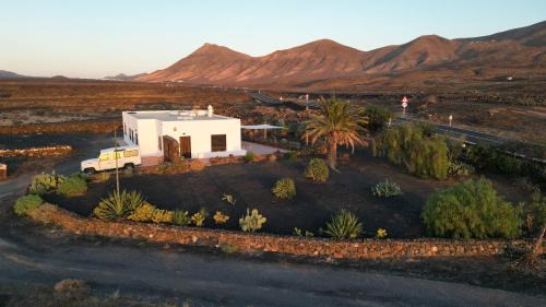 Yaiza House | Family-Friendly Retreat at Casa SAS La Hoya - Rated 8/10