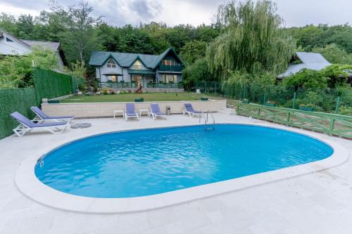 Merei Villa | Experience Casa Senik Monteoru with Pool & Hot Tub Bliss