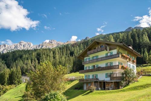 Moena Apartment | Family-Friendly Retreat at Casa Serena Appartamento Latemar
