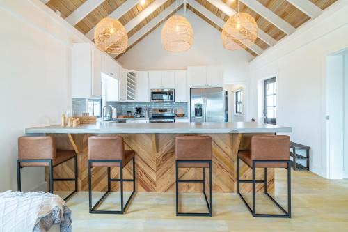 San Pedro Villa | Discover Casa Serena & The Pool Club at Mahogany Bay