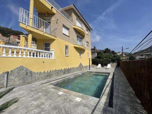 Cubelles Villa | Casa Serenidad: Naturaleza, Jacuzzi & Parking en Cubelles - ES-332-10