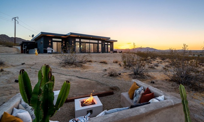 Panorama Heights House | Top-Rated Casa Serrano in Joshua Tree Near Village