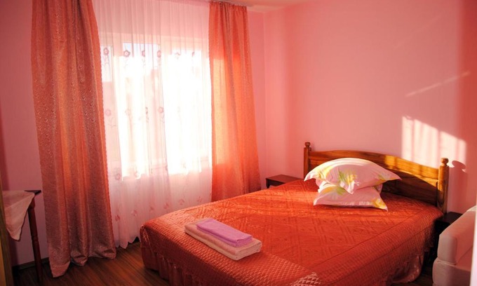 Sinmartin House | Relax at Casa Sidor: Pet-Friendly Stay with Spa & Breakfast