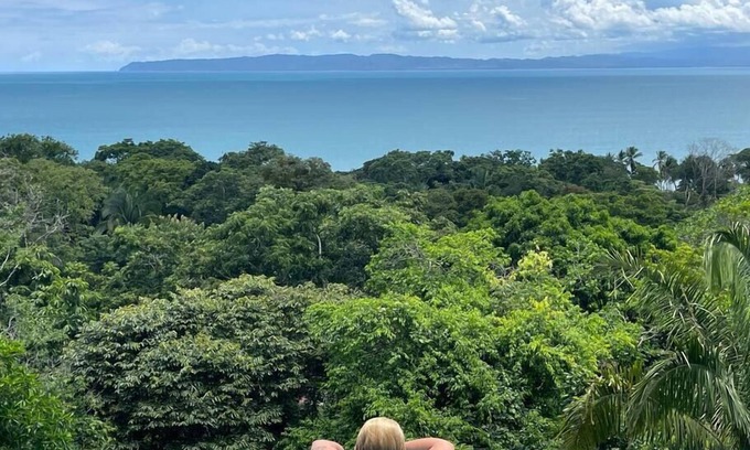 Langostino House | Modern Casa Arriba with Kitchen & Breakfast in Costa Rica