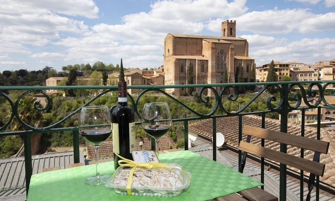 Siena Historical Center Apartment | Top-Rated Casa Siena Apartment with Family-Friendly Amenities