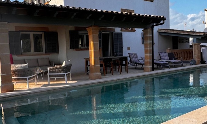 Cala Llombards House | Infinity Pool Retreat at Casa Sigrunella in Cala Llombards