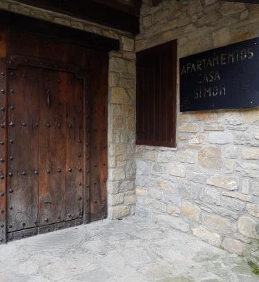 Roda de Isabena House | Pet-Friendly Casa Simón: Guest Rated 9.2 with Breakfast!