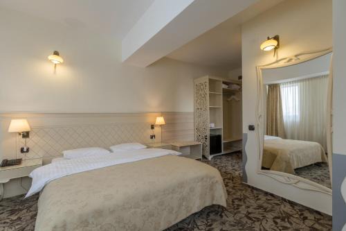 Bucharest House | Welcoming Casa Siqua: Top-Rated Stay with Breakfast Included