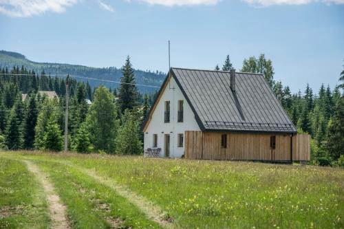 Smida House | Explore CASA SMIDA JAZZ: Family-Friendly with Kitchen Access