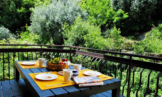 Formia House | Cozy Casa Sofia: Pet Friendly Flat with Kitchen & Breakfast