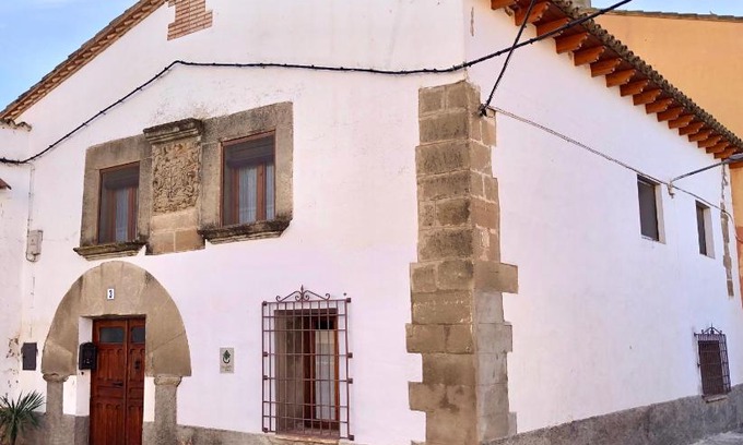 Lupinen-Ortilla House | Incredible Casa Solariega: Pet-Friendly & Child-Centric Stay