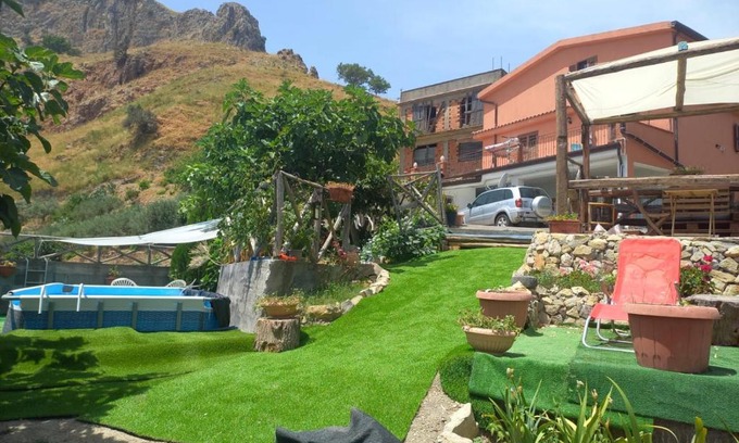 Castelmola Apartment | Discover Casa Sole Luna da Annalisa: 4-Star Pet-Friendly Retreat