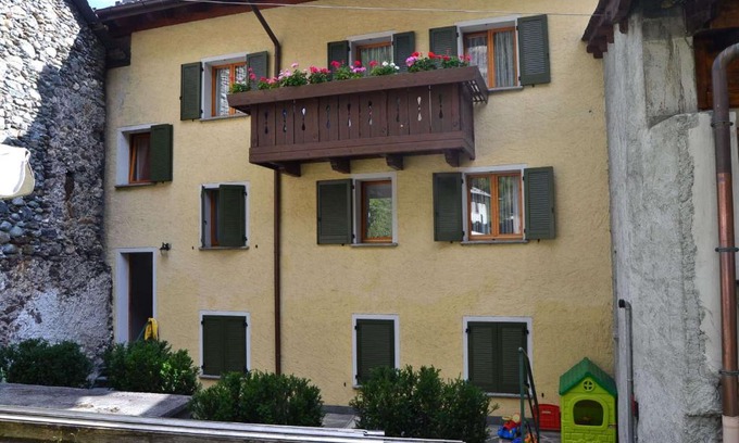 Isolaccia Apartment | Family-Friendly Stay at Casa Sosio Martinelli - Rated 8.3/10