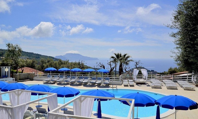 Schiazzano House | Casa Spirea B: Peaceful Apartment with Pool & Free Wi-Fi