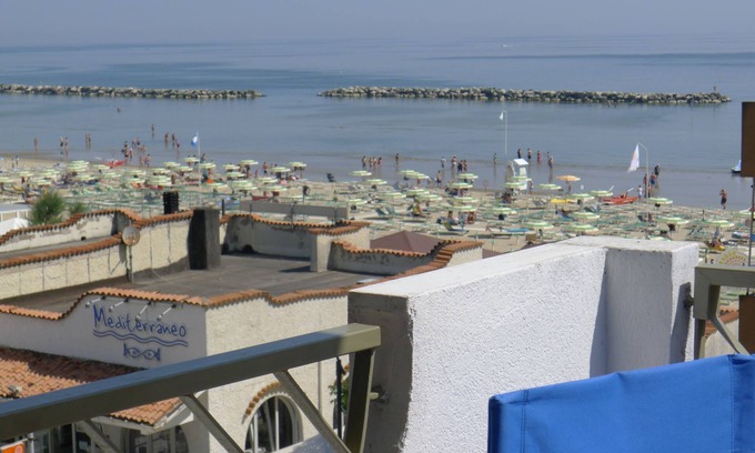 Igea Marina Apartment | Oceanfront Casa Stefania: Exceptional 9.6/10 & Pet Friendly