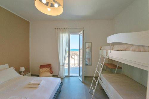 Donnalucata House | Cozy Casa Stella: Family-Friendly 4-Star Retreat
