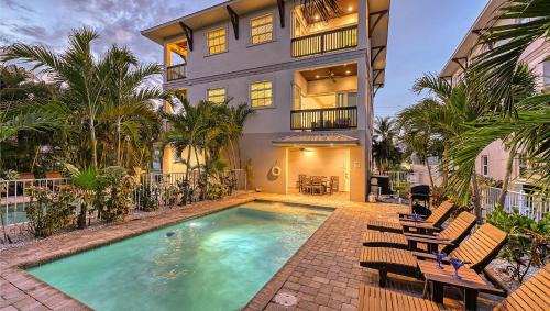 Siesta Key House | Discover Casa Stolida - 4-Star Stay with Pool & Family Fun