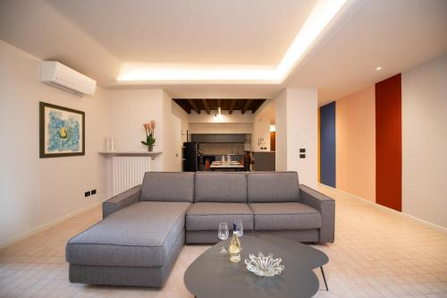Desenzano del Garda City Centre Apartment | Discover Family-Friendly Comfort at Casa sul Porto Hotel