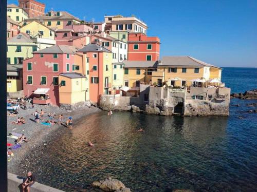 Boccadasse Apartment | Family-Friendly Casa sulla spiaggia di Boccadasse, 8.7/10