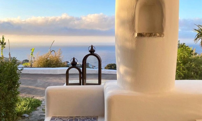 Malfa House | Casa Surya - Ocean View Terrace on Isola Salina