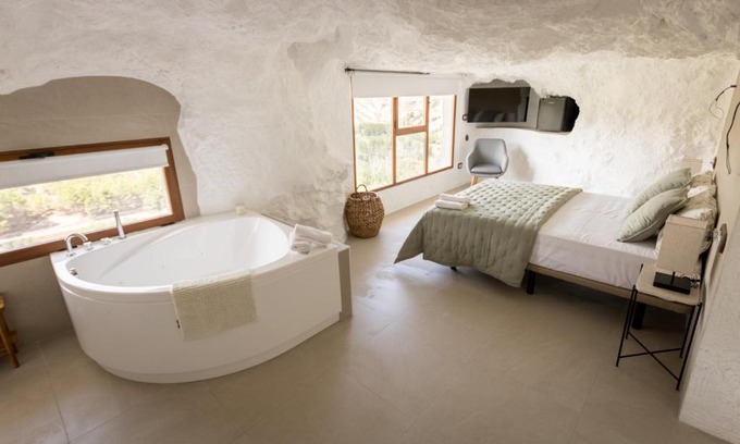 Alcala del Jucar House | Discover Casa Túnel Nido de Águilas - Rated 9.9 with Hot Tub