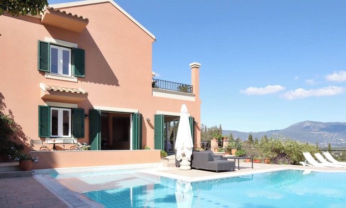 Gouvia Villa | Casa T: Breathtaking Views and Family-Friendly Amenities