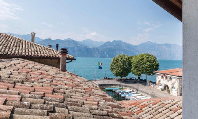 Cassone Apartment | Oceanfront Bliss at Casa Taphouse - Rated 9/10 by Guests