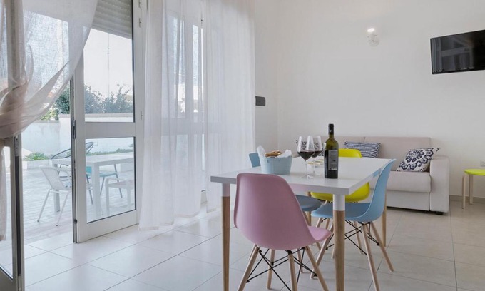 Torre Suda House | Casa Te Mare: Family-Friendly Retreat with Breakfast & Fireplace