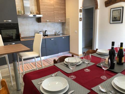 Prabione Apartment | Beautiful Casa Teodoro: Oceanfront & Pet Friendly Retreat