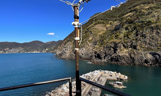 Vernazza Apartment | Casa Teresa: Exceptional Stay with AC and Balcony