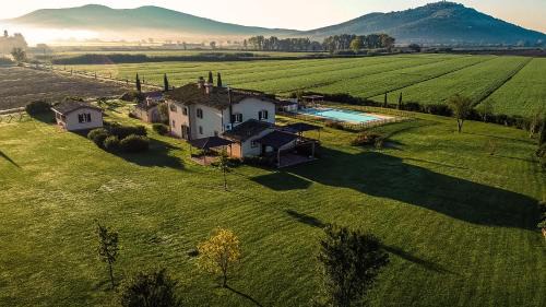 Montorsaio Bed & Breakfast | Casa Terzerie: Oceanfront Retreat with a 9.9 Guest Rating