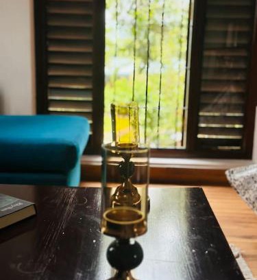 Peliyagoda House | Casa Theo: Family-Friendly Getaway with Pool & Pets Welcome