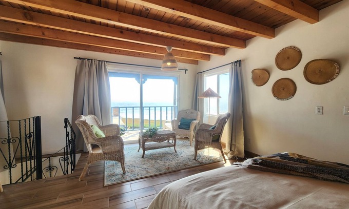 Ensenada Cottage | CASA TIKI - Tropical Beachfront Chilluxe