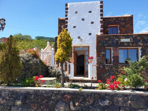 Isora House | Exceptional Casa Tin: Guest Rated 9/10 with Kitchen Access