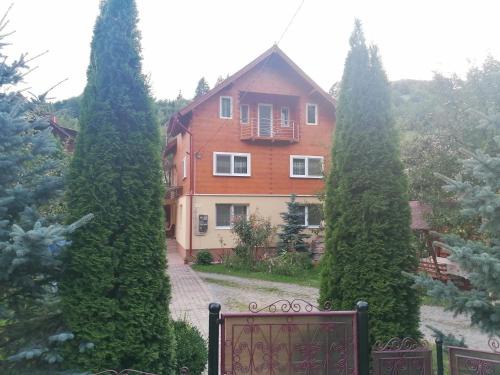 Cimpeni House | Budget-Friendly CASA TODEA: Top-Rated with Family Amenities