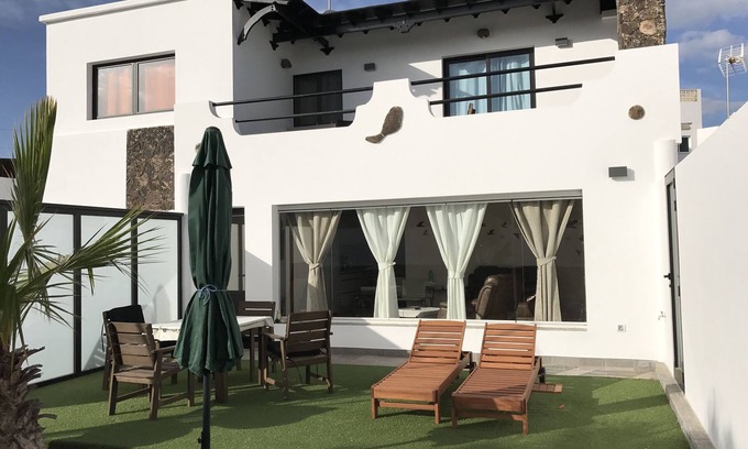 Corralejo Apartment | Casa Torana: Oceanfront Apartment with Large Terrace