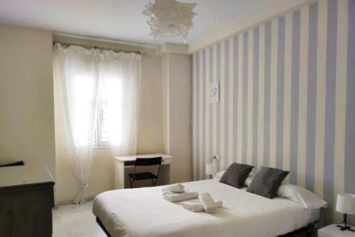 Doctor Barraquer-Grupo Renfe-Policlinico Apartment | Casa Torrijiano: 4-Star Stay with Free Parking & Pet-Friendly