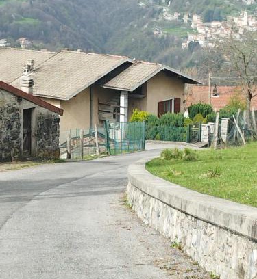 Ponna House | Discover Casa tra i Laghi: Family-Friendly Retreat Awaits!