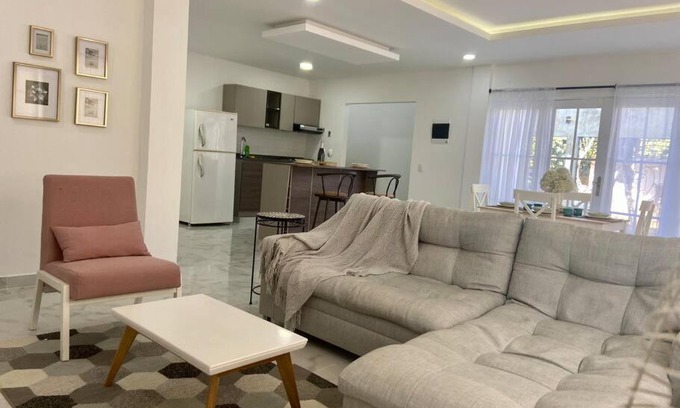 Santa Cruz de Mompox Apartment | Relaxing French-Style Casa with Family and Pet Amenities