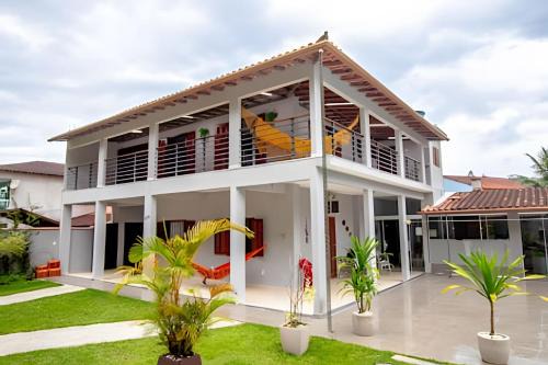 Mambucaba House | Seaside Retreat: Casa Tranquila with Pool & Pet-Friendly Perks