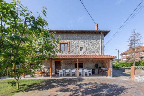 Solorzano House | Discover Casa Trasmiera: Family and Pet-Friendly Retreat