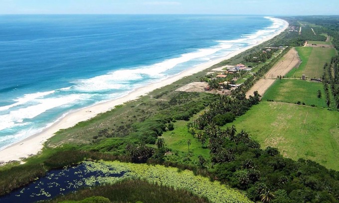 Barra de Colotepec Villa | Oceanfront Villa Casa Tres Azules with Private Pool & Dining